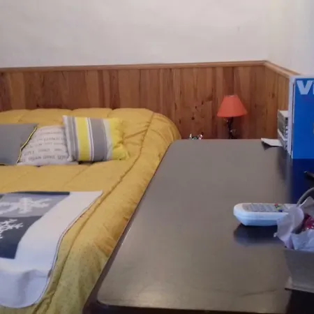 Aux Volets Bleus D'aulus Apartment